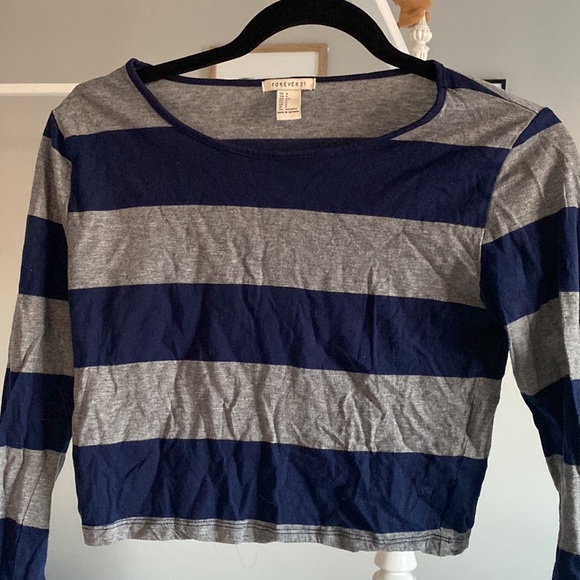 Striped Crop Top - Picture 2 of 3